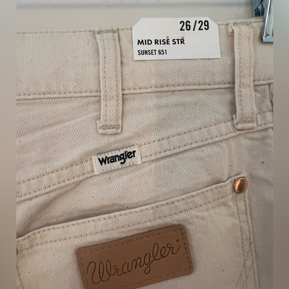Wrangler women’s mid rise straight jeans - Picture 1 of 5